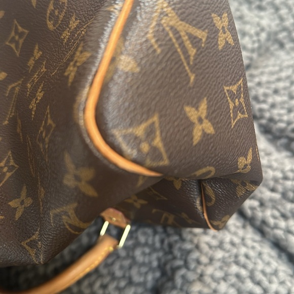 Authentic Louis Vuitton Speedy 30 - Picture 9 of 11